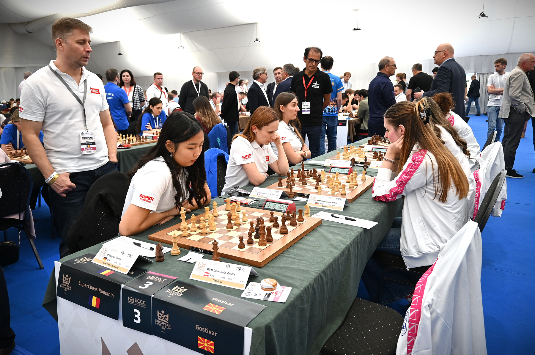 Echipa feminină a SuperChess în meciul cu Gostivar