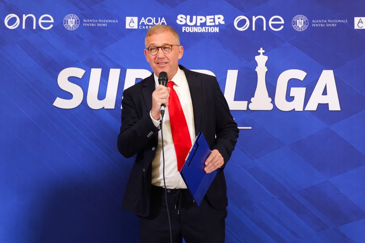 Cristian Gheorghiță, Superbet Foundation, la microfon la festivitatea de premiere